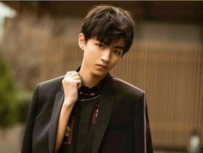 爱豆吃瓜娱乐酱王俊凯,从偶像到瓜界新贵，揭秘爱豆吃瓜娱乐酱的养成之路